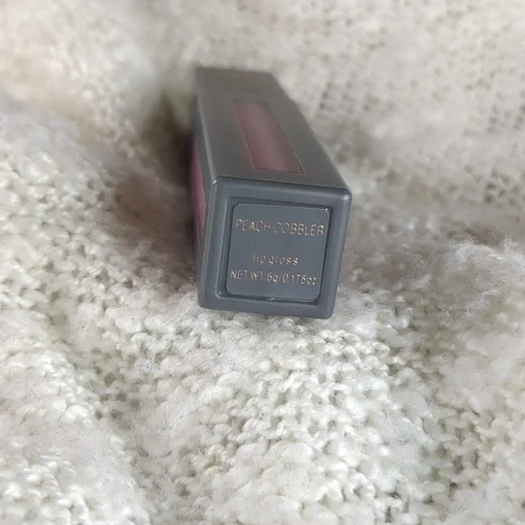 KAB Cosmetics Lip Gloss in Peach Cobbler, 5g/0.17fl oz - Picture 5 of 5